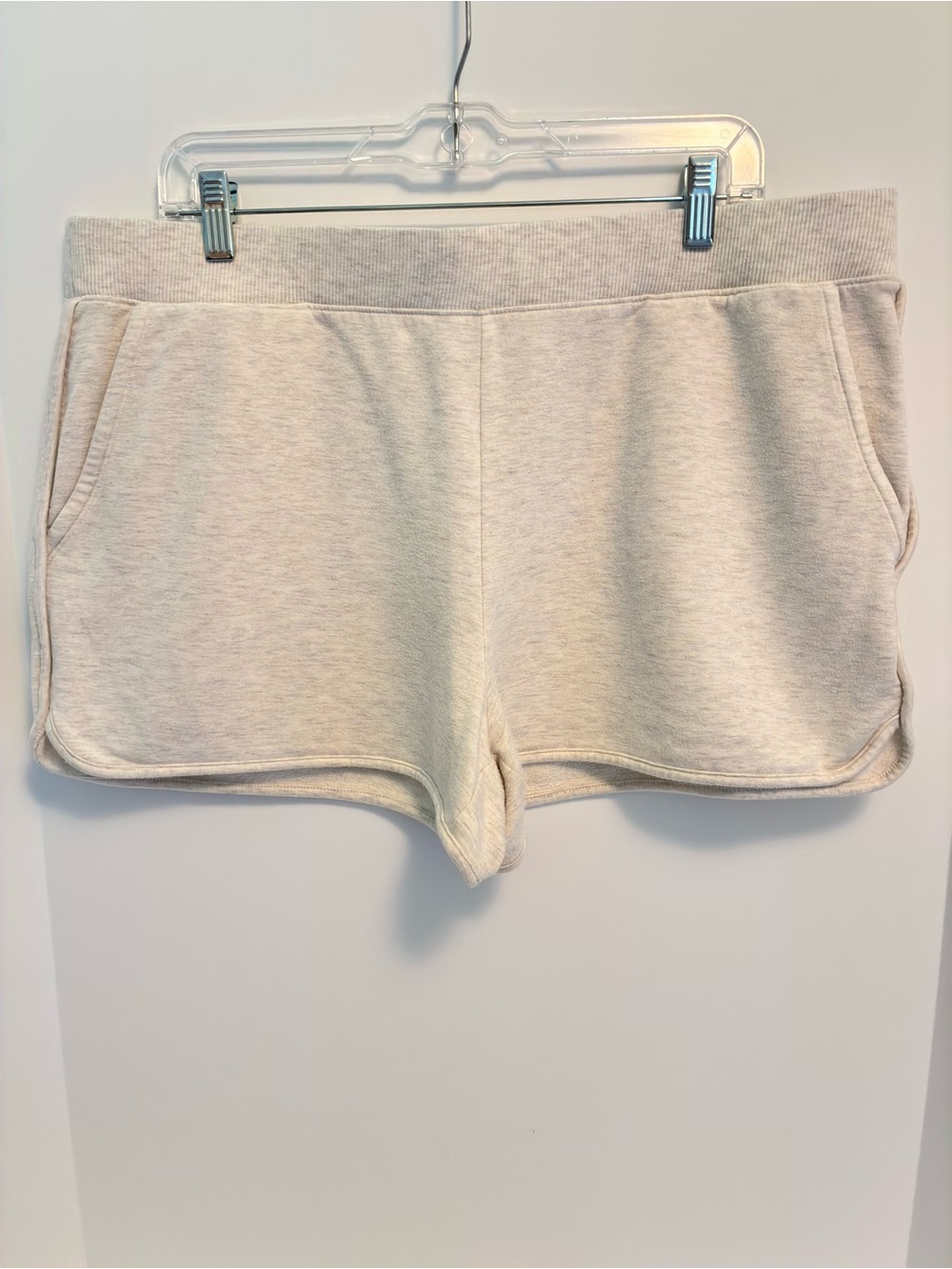 Vineyard Vine's Women's Fleece Pull-On Shorts Oatmeal Size XL
